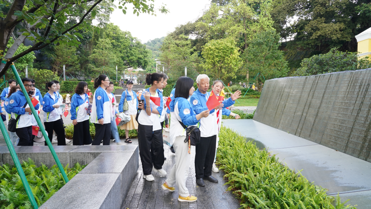 铭记历史 奋进新时代